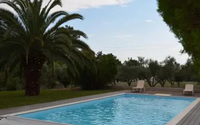 Kalisun Pool House by Georgalas