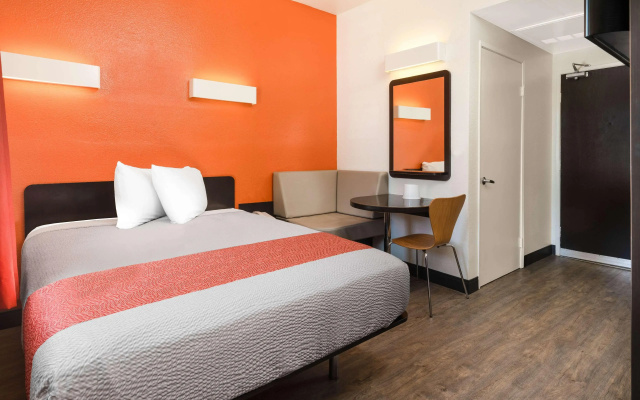 Motel 6 San Diego, CA - Downtown