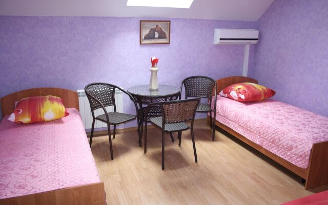 Medvedeff Hotel - Hostel комната для гостей
