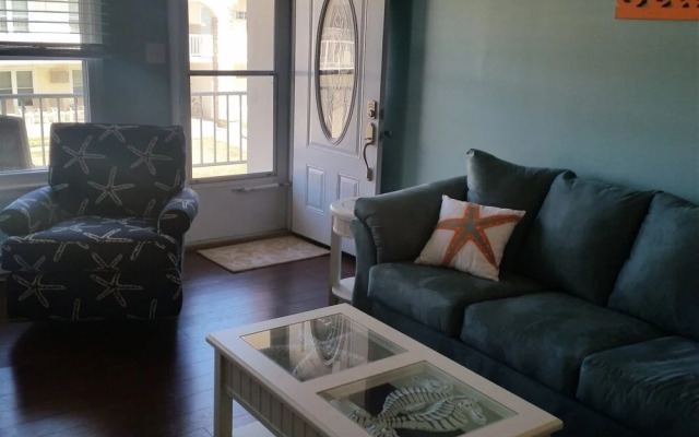 NW302 East Marina Court, Unit B2