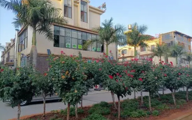 Fuxian Lake Juhu Yisu (Sunshine Coast Branch)