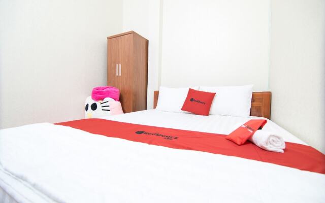 Отель RedDoorz near Tan Son Nhat Airport 3 вид на фасад