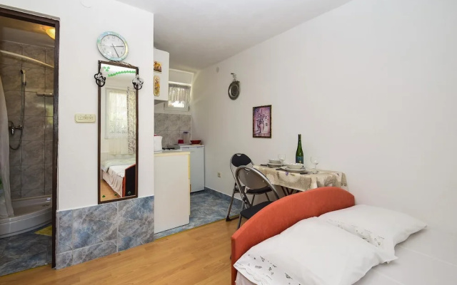Apartments Mira Vir