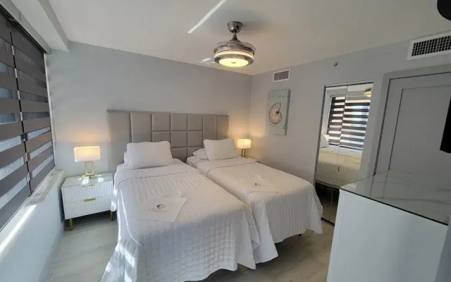Alexander 817 3 Bedroom Apts