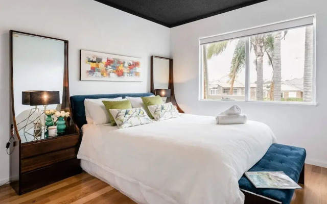 Renovated Retro Apartment Near Harbour Front Walks