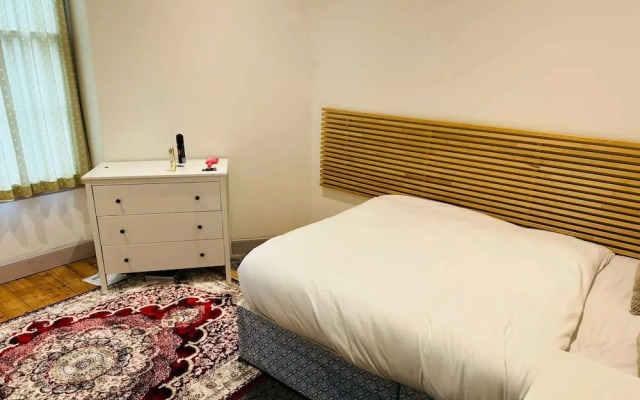 Cozy Edinburgh Apartment Escape