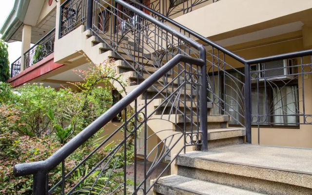 OYO 142 Golden Belle Apartelle and Suites
