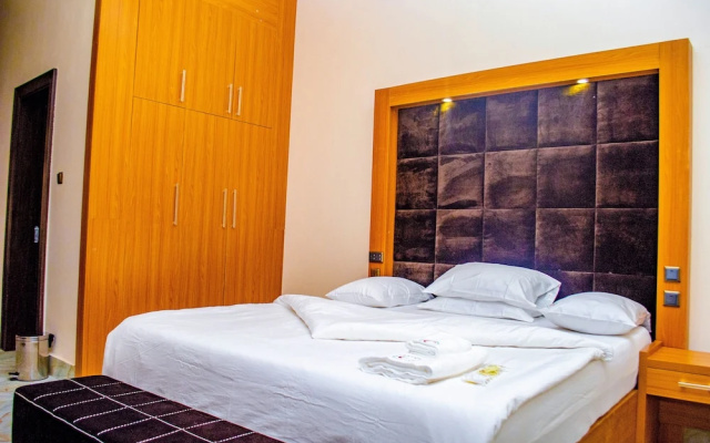 Crispan Suites And Event Center