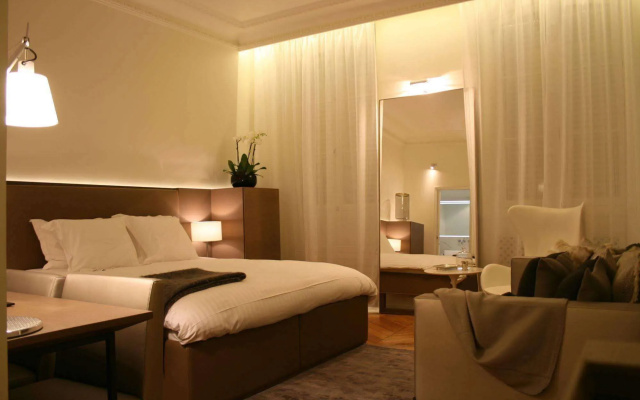 Cirque Deluxe Studio Apartment