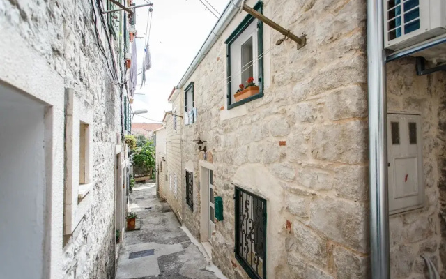 Domus "ANNO 1881"