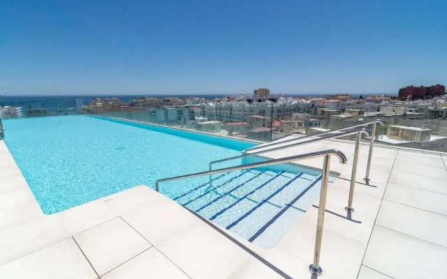 Inf3.3k- Stunning City Apartment Close to Beaches