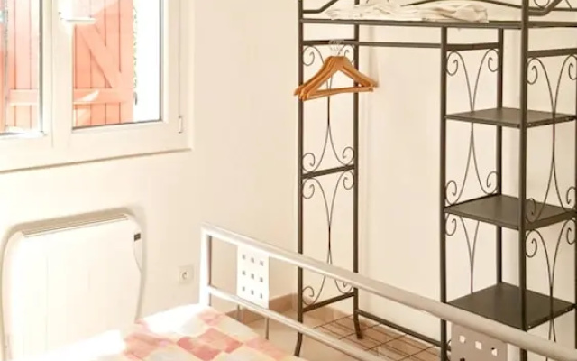 Apartment With 2 Bedrooms in Saint-cyr-sur-mer, With Enclosed Garden a