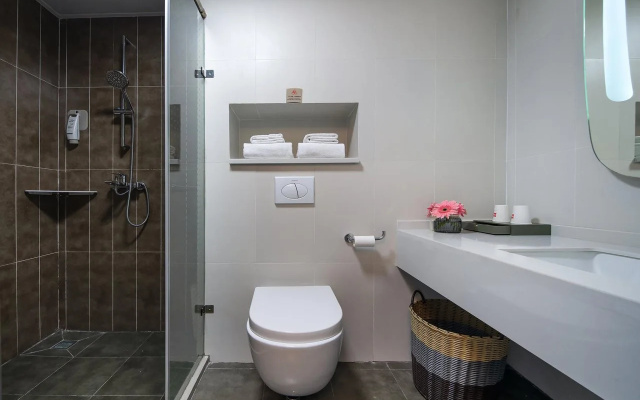 Ibis E'meishan Railway Station Hotel