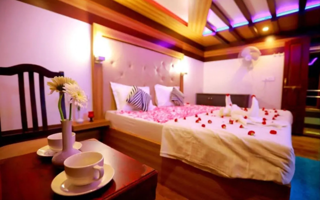 Indiavacationz Houseboat