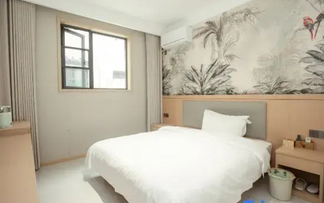 Qingcheng Homestay (Wansui Mountain Wuxia City)