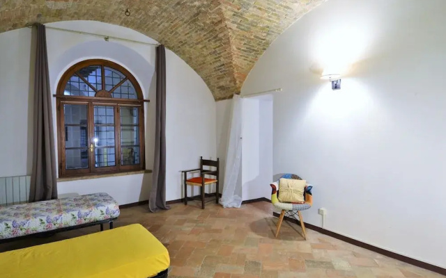 Cosy Apartment in Mantignana With Private Terrace