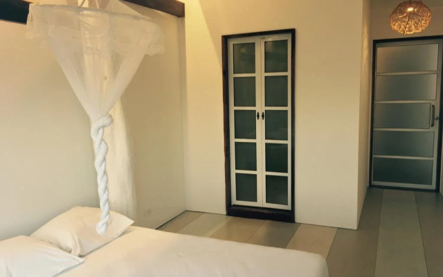 The Yak Lake House Hostal Bacalar