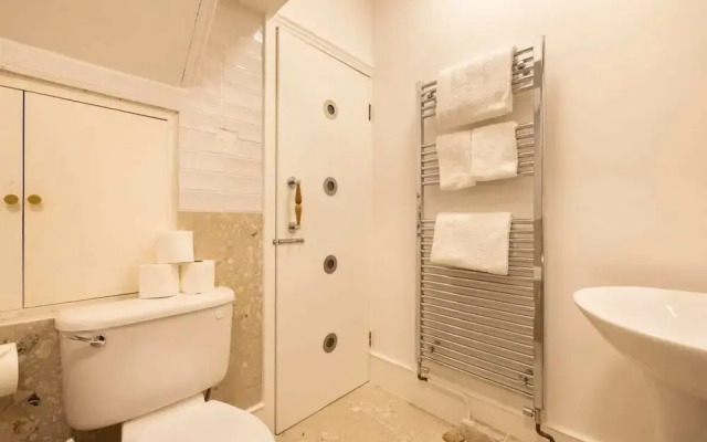 The Abinger Place - Inviting 2bdr House With Study Room & Garden