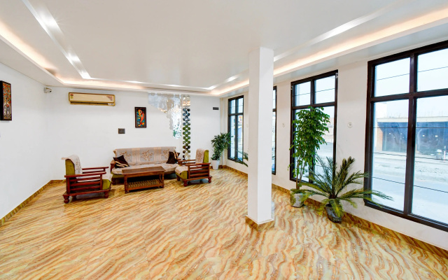 Fabhotel The Oak Tree