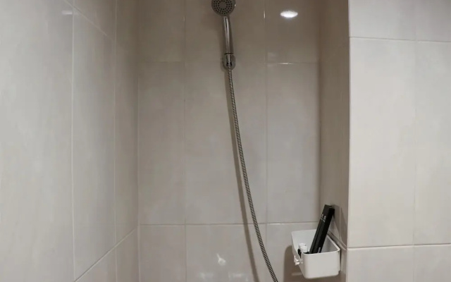 Comfortable And Strategic Studio Apartment Evenciio Margonda
