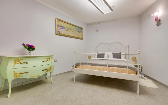 RentalSPb на площади Островского, 9