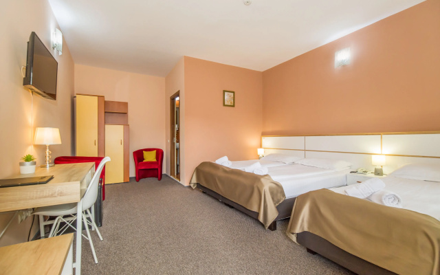 Long Street Hotel