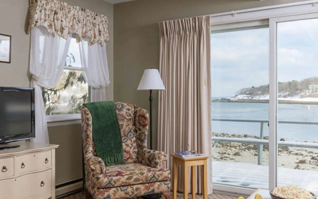 Dockside Guest Quarters & Restaurant