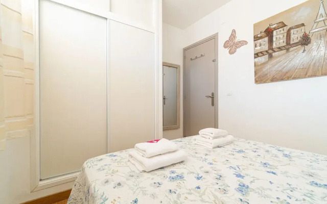 Villa in Empuriabrava With Pool & Canal Access