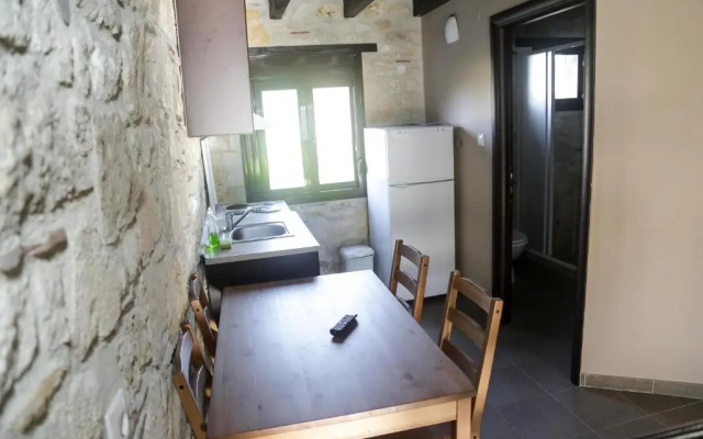 Gioulis Apartments & Studios