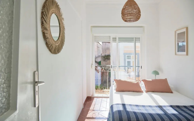 Central & Sunny 2Br Apt Near Beach, By Timecooler