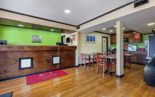 Econo Lodge Nashville near Percy Priest Lake