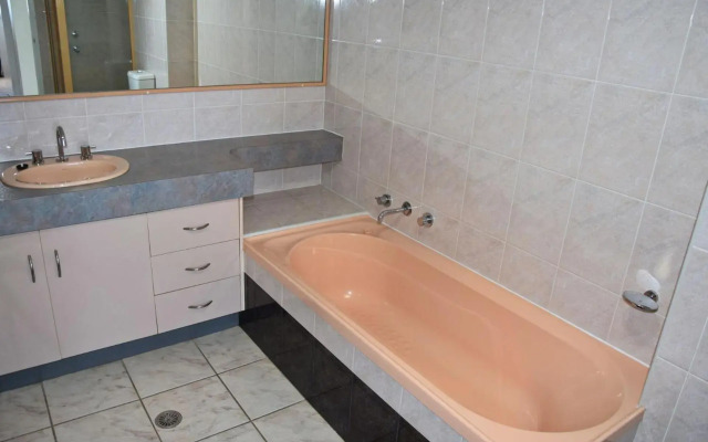 Astor Apartment 2