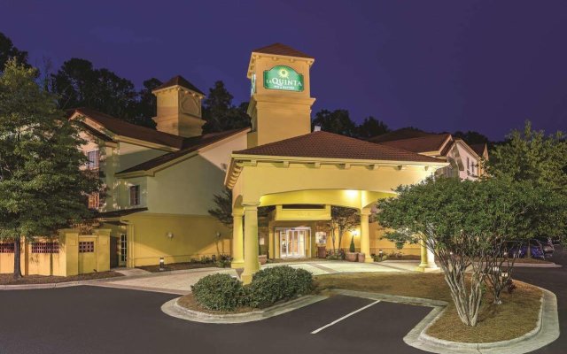 La Quinta Inn & Suites by Wyndham Univ Area Chapel Hill in Durham, United States of America from 114$, photos, reviews - zenhotels.com hotel front