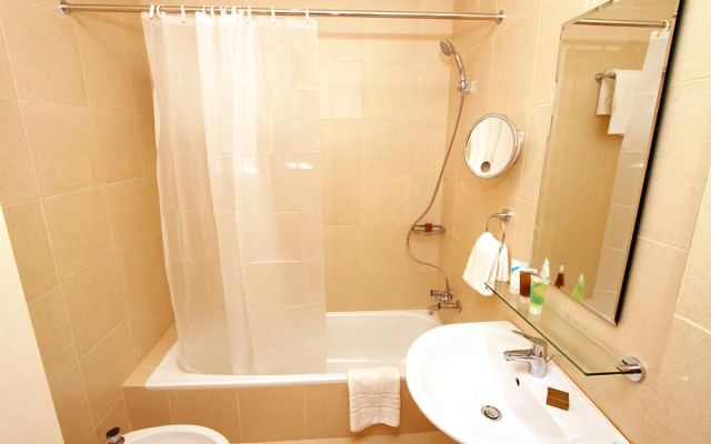 Saltus Hotel