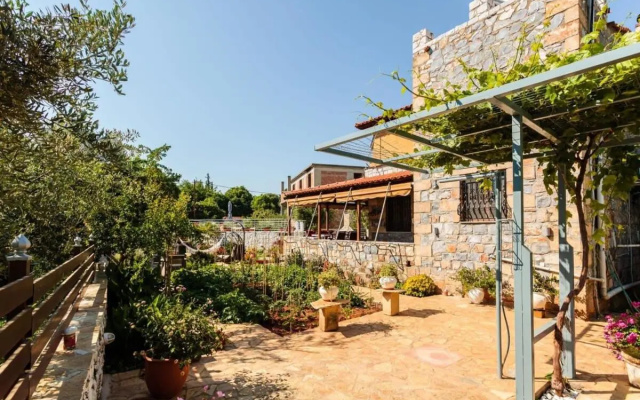 Elia Luxury House - Mani's Garden Retreat