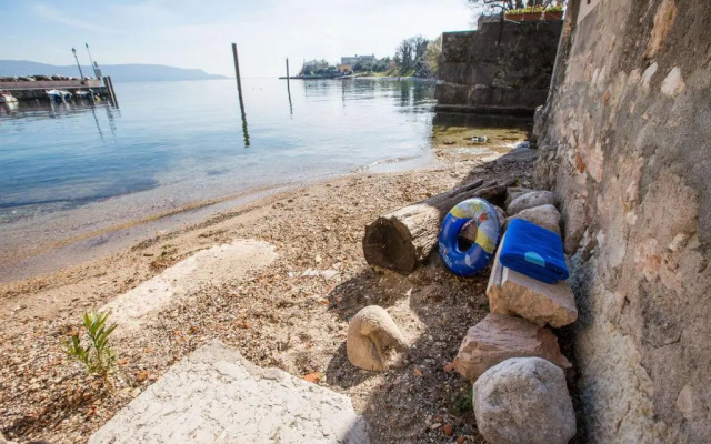 Il Batti apartment water front and private beach