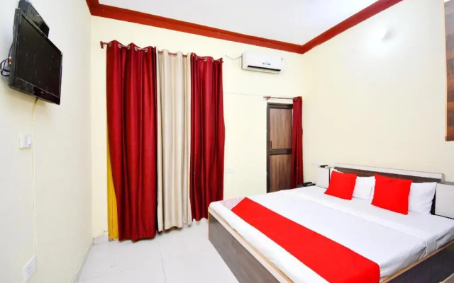 White House By OYO Rooms
