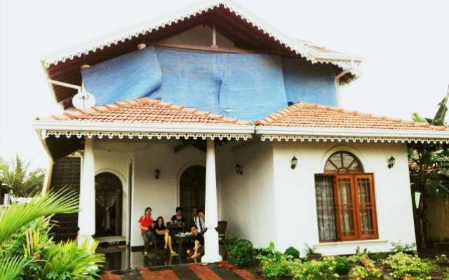 Colombo Airport Luxury Hostel @ Negombo Beach вид на фасад
