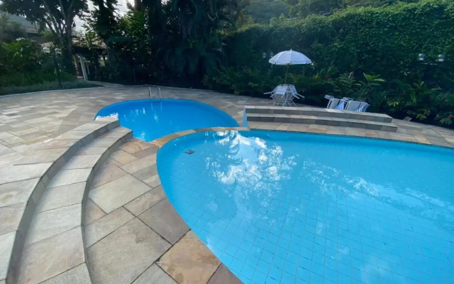 Apto. No terreo Enseada Ubatuba com piscina p/ 5 pessoas