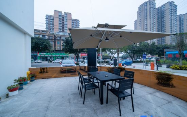 MeetU Hotel (Deyang Guanghan)