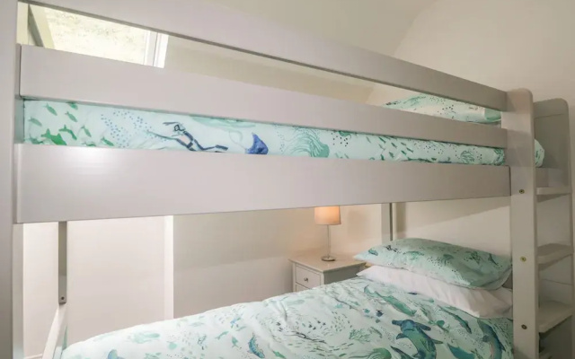 15 Waters Edge