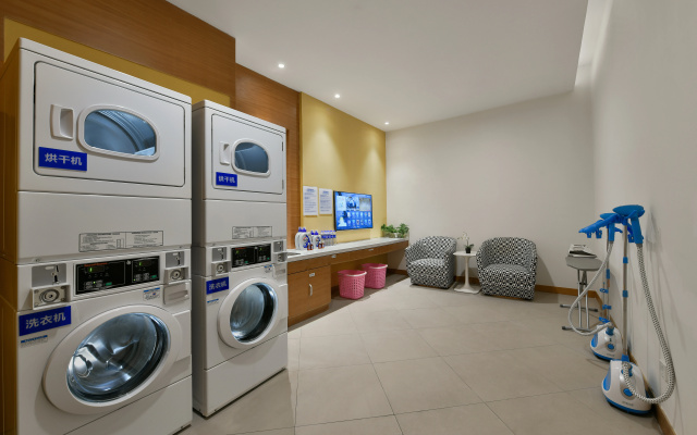 Holiday Inn Express Chengdu Huanhuaxi by IHG