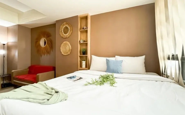 Earth Toned Studio Apartment Collins Boulevard