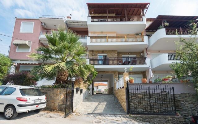 Отель House With 2 Bedrooms in Neos Marmaras, With Wonderful sea View, Enclo вид на фасад