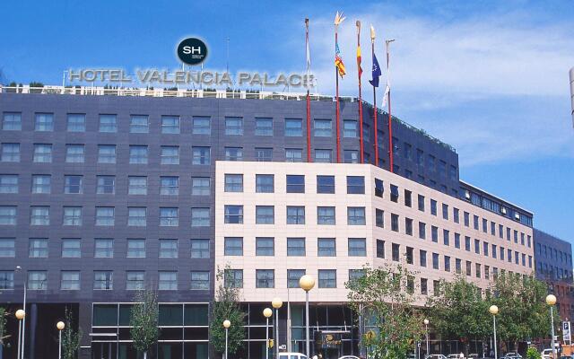 Отель SH Valencia Palace вид на фасад