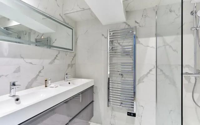 Superb Apartment Porte Maillot / Arc de Triomphe