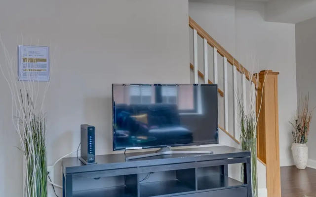 Heaven on Baltimore Harborfront Fully Furnished Apartments