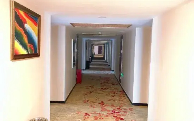 1961 Jishi Smart Hotel (Shijiazhuang New Railway Station)
