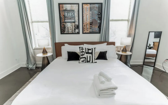 Modern Loft Near West End!