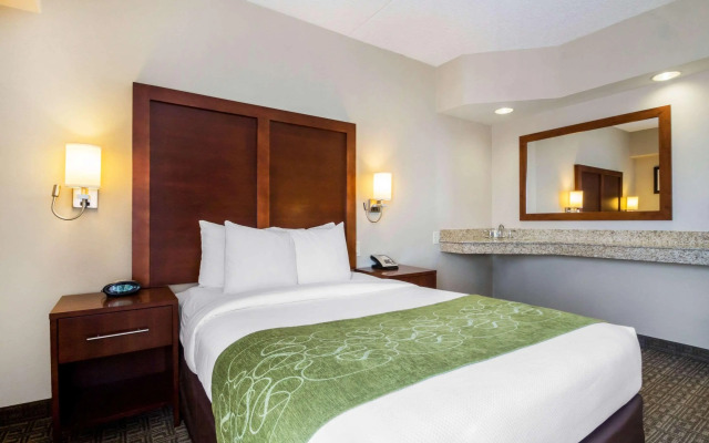Comfort Suites at Woodbridge